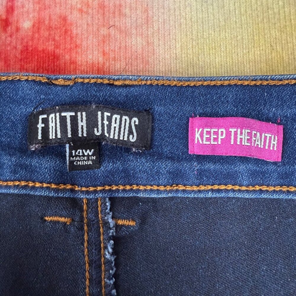 Faith Jeans Womens Size 14W Blue Capri Distressed Denim Pants Keep The Faith - Picture 3 of 8